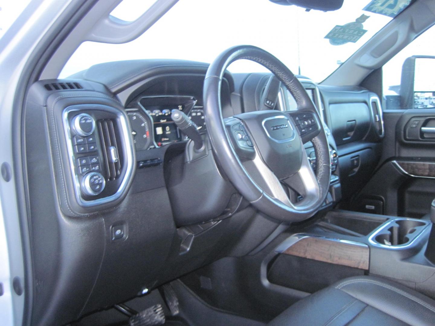 2021 silver /black GMC Sierra 2500HD Denali (1GT49REY0MF) , located at 9530 Old Seward Highway, Anchorage, AK, 99515, (907) 349-3343, 61.134140, -149.865570 - Low Miles on the GMC Sierra 2500 Denali Diesel. Come take a test drive. - Photo#8